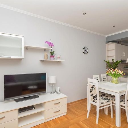 Long Apartment Макарська Екстер'єр фото