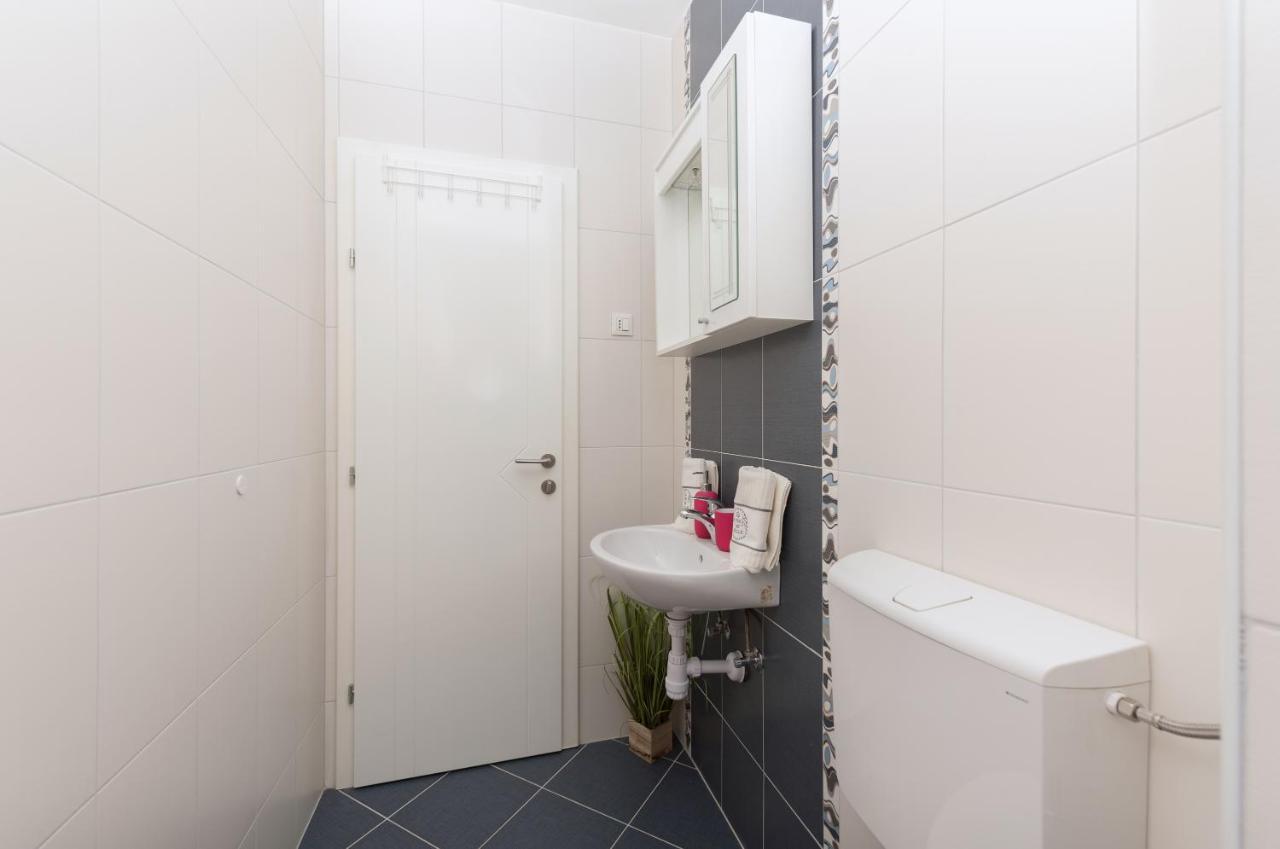 Long Apartment Макарська Екстер'єр фото