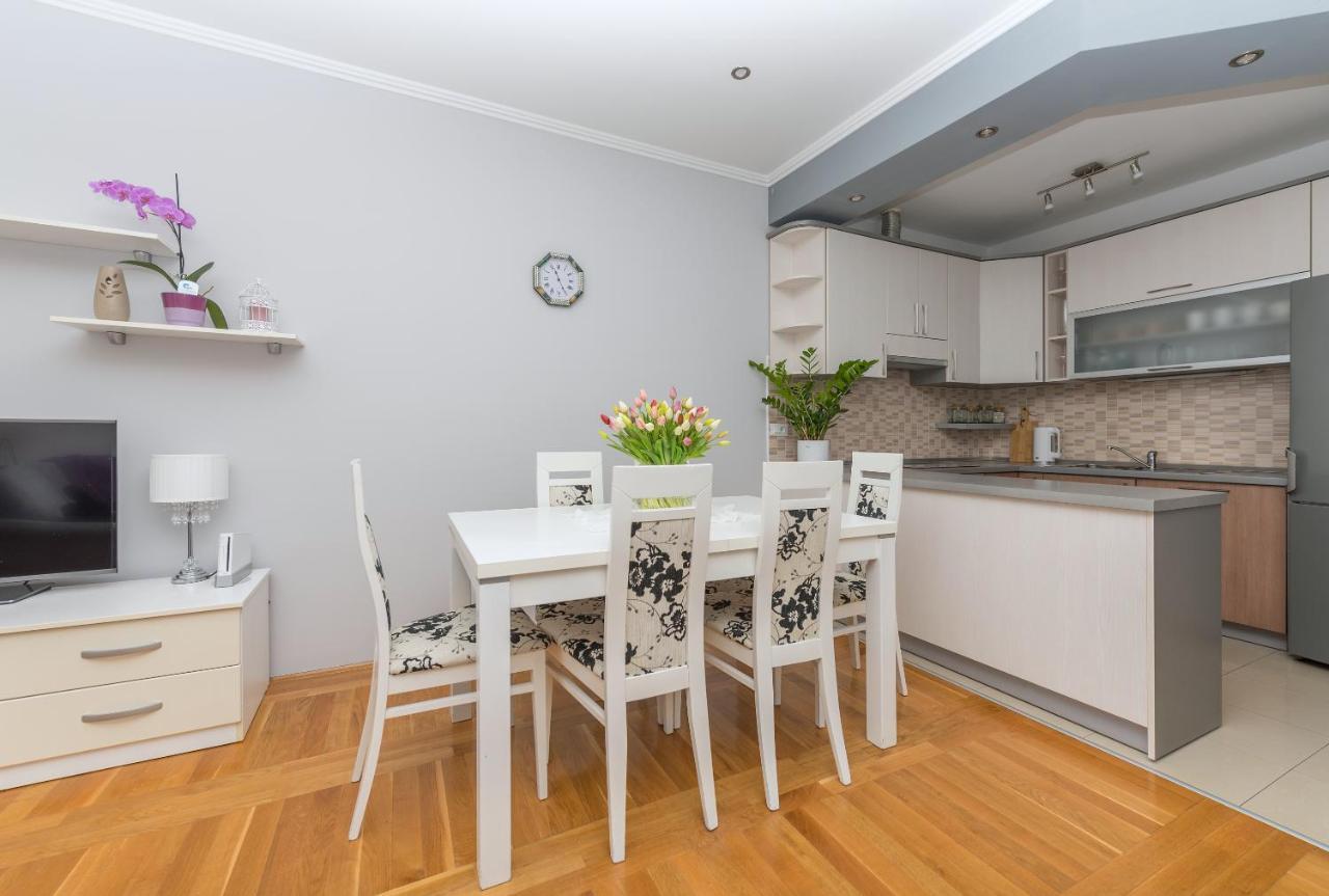 Long Apartment Макарська Екстер'єр фото