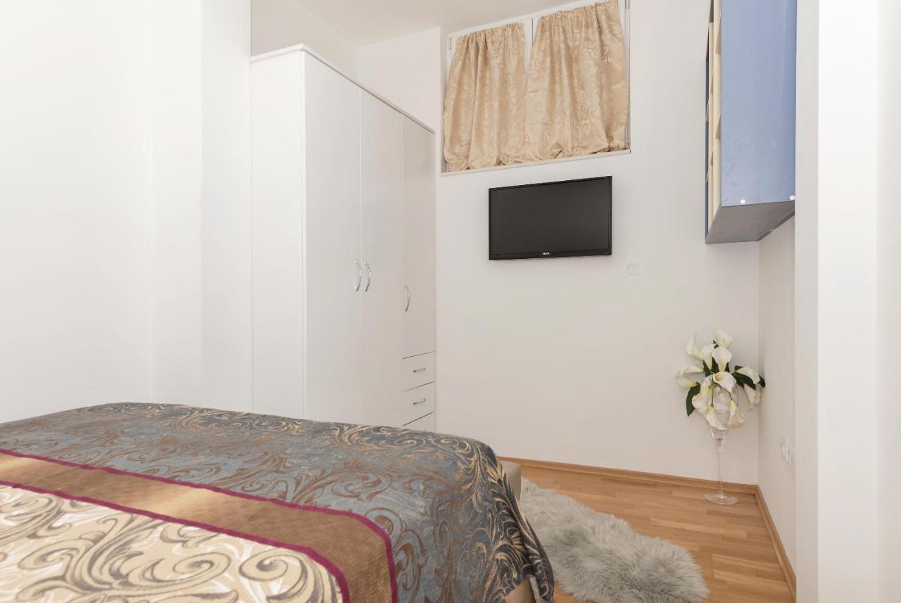 Long Apartment Макарська Екстер'єр фото