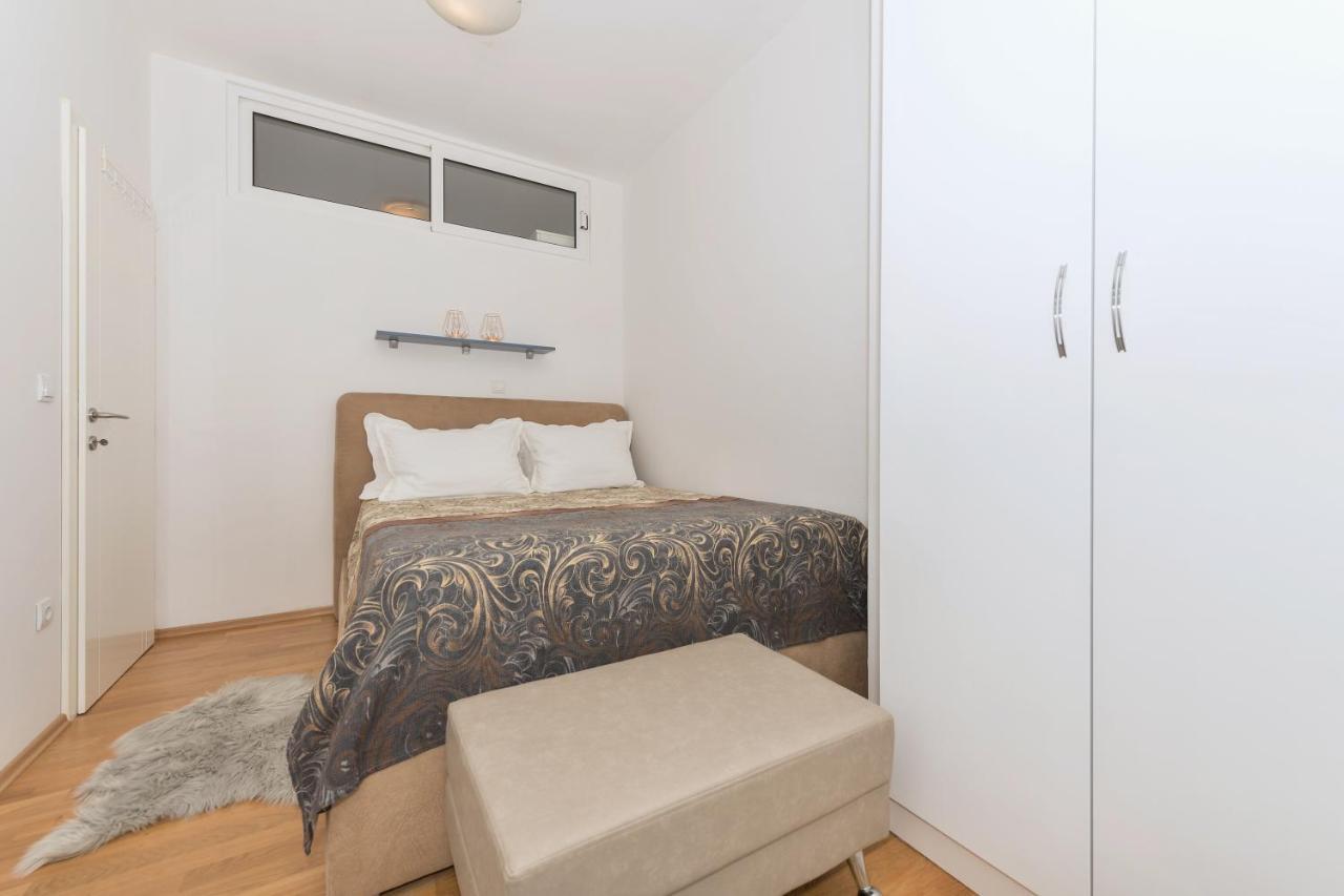 Long Apartment Макарська Екстер'єр фото