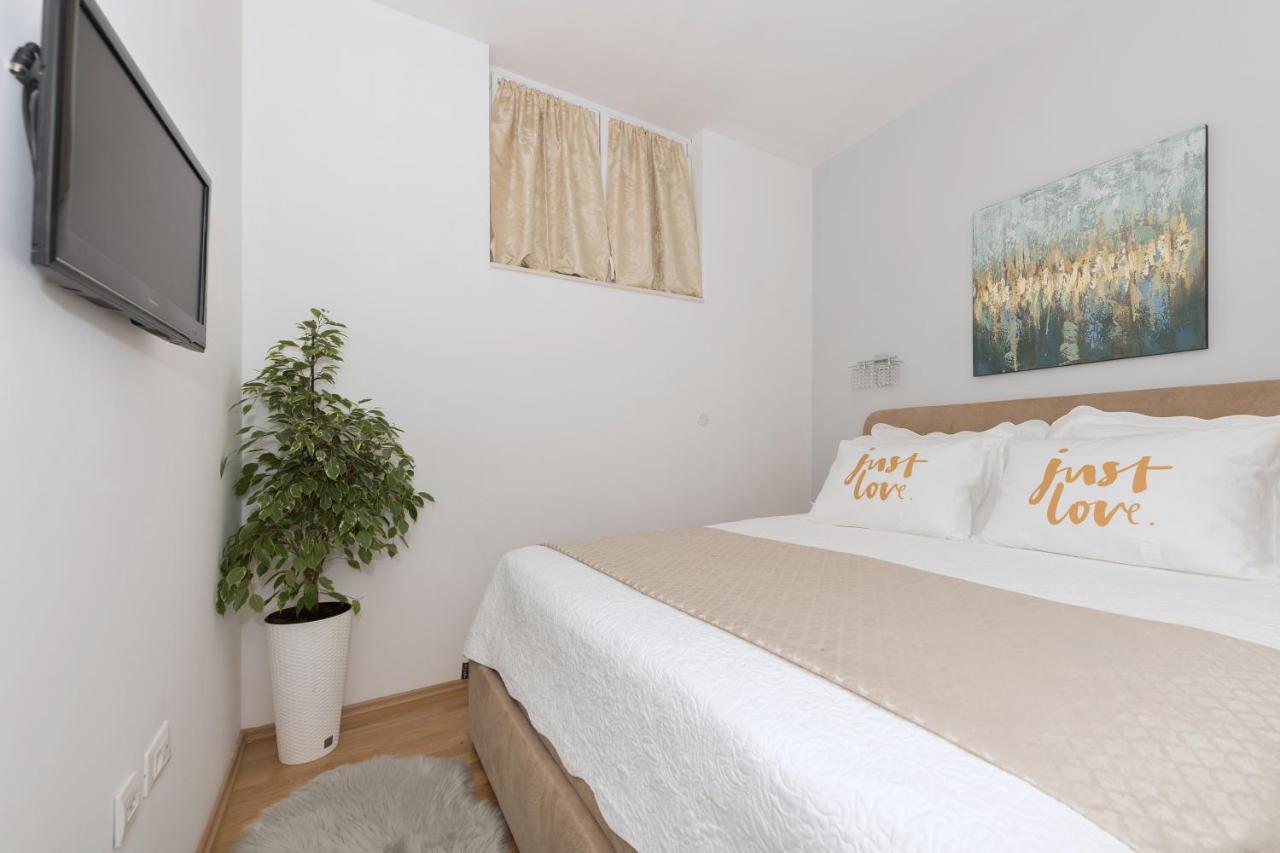 Long Apartment Макарська Екстер'єр фото