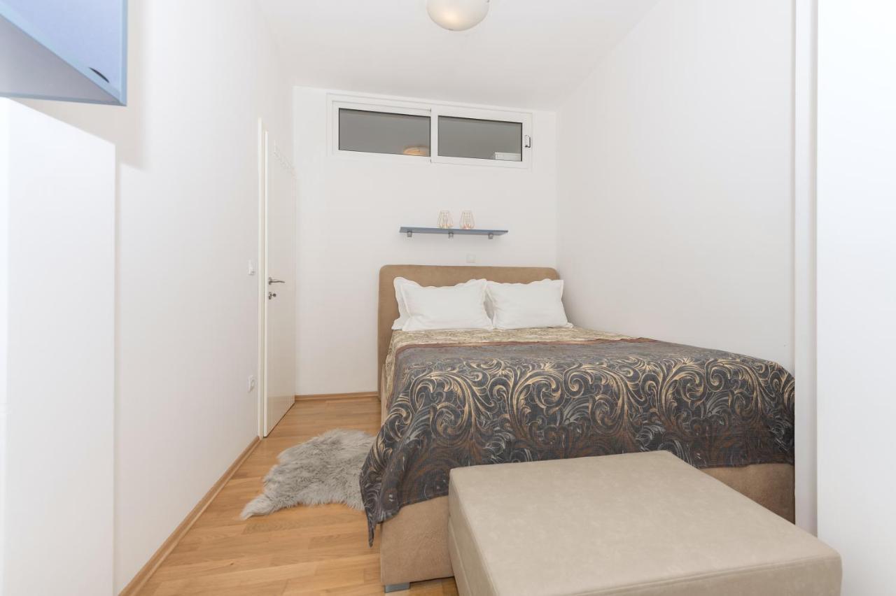Long Apartment Макарська Екстер'єр фото