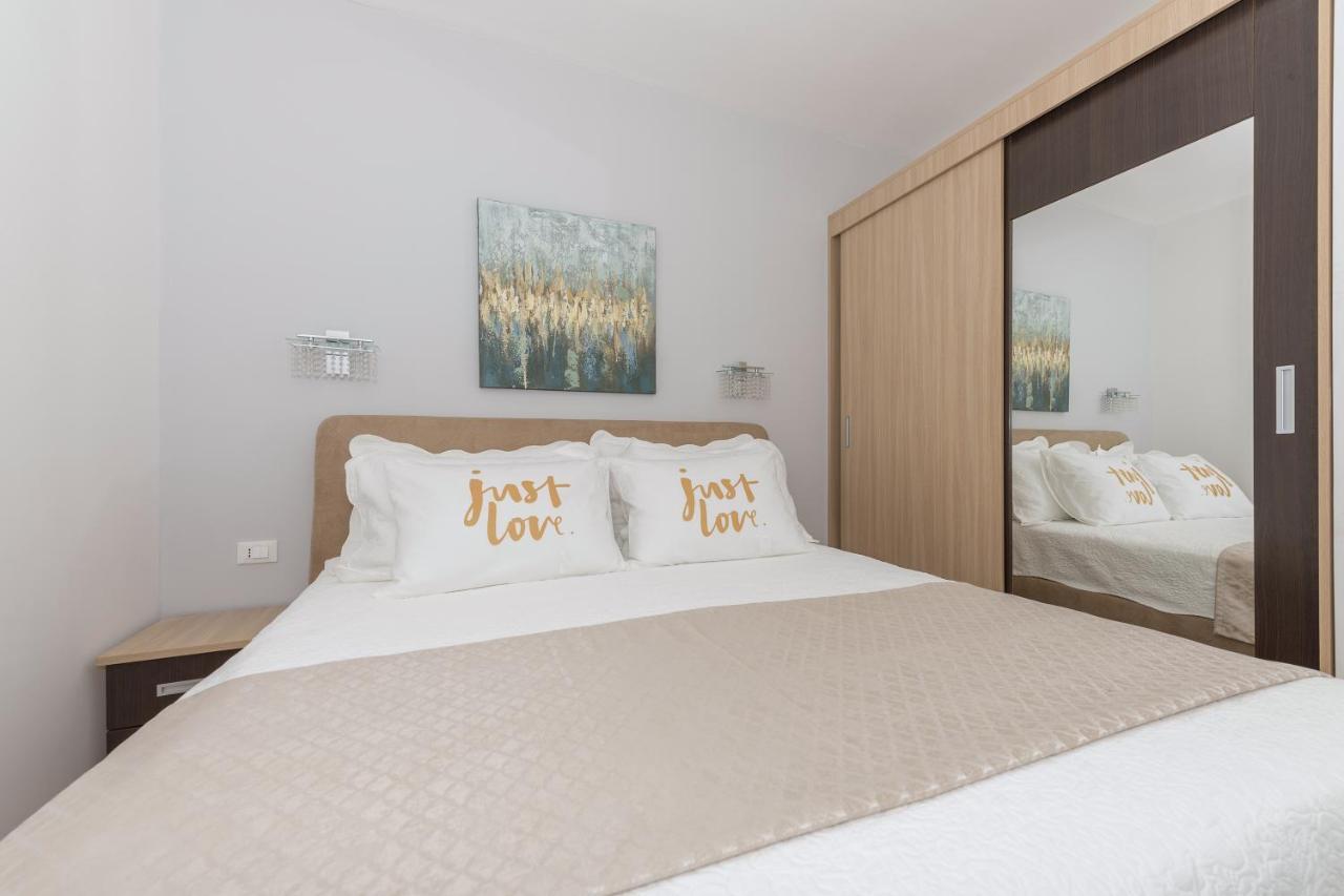 Long Apartment Макарська Екстер'єр фото