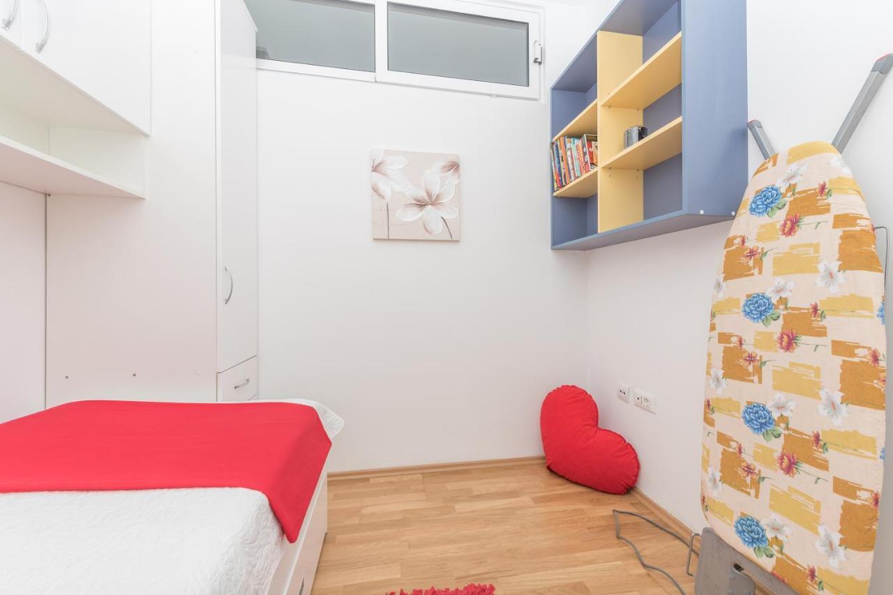 Long Apartment Макарська Екстер'єр фото