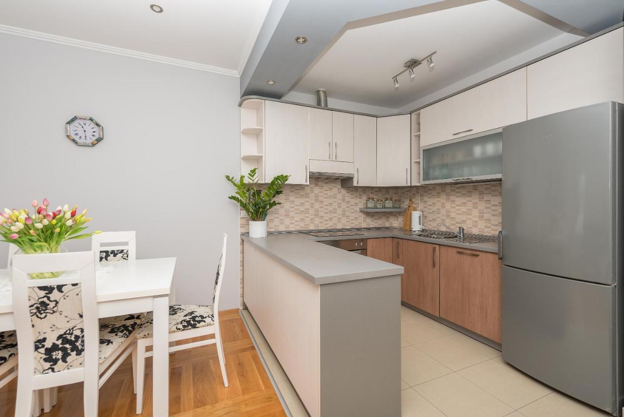 Long Apartment Макарська Екстер'єр фото