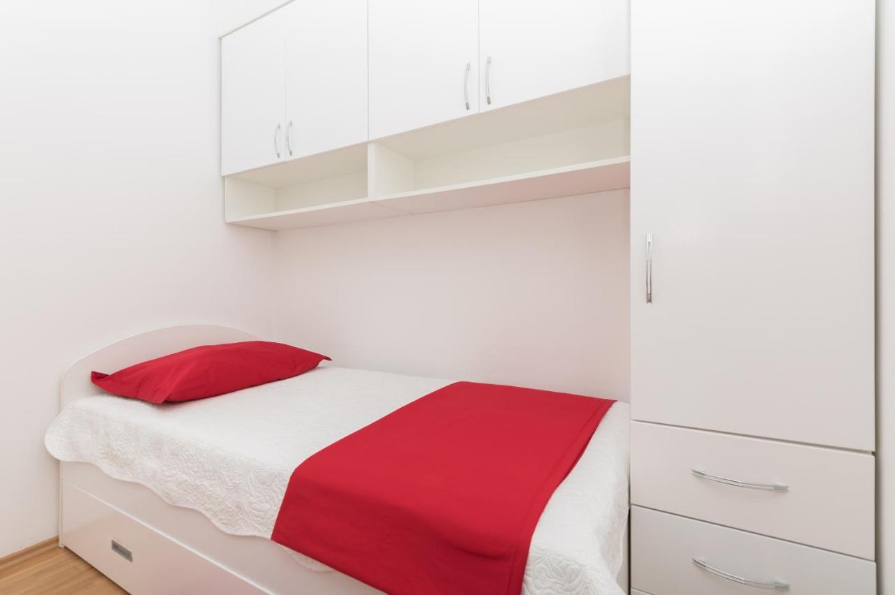 Long Apartment Макарська Екстер'єр фото