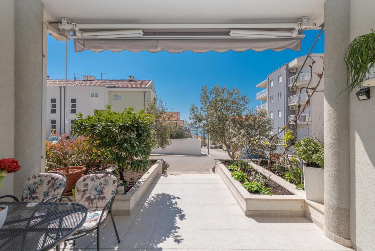 Long Apartment Макарська Екстер'єр фото
