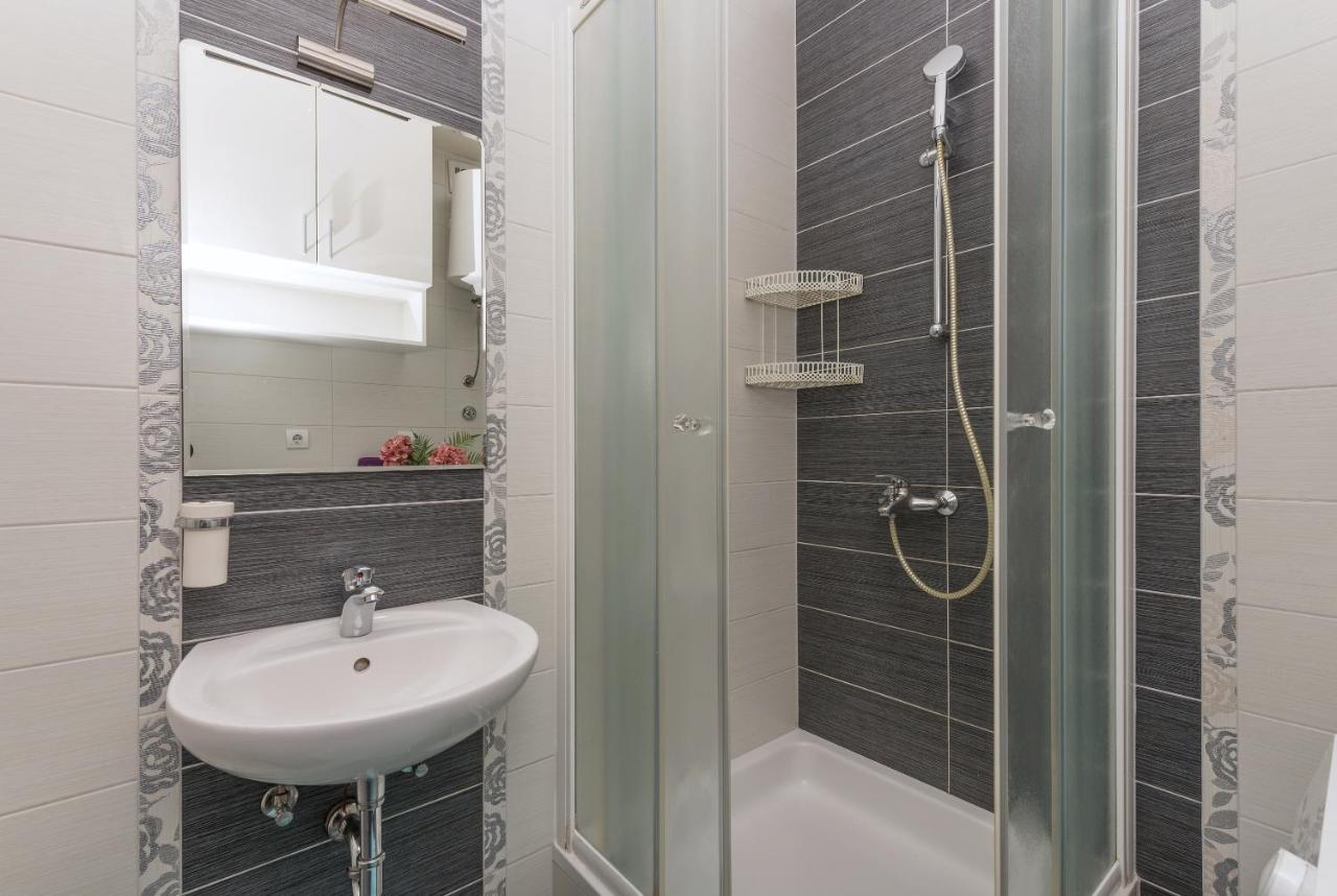 Long Apartment Макарська Екстер'єр фото