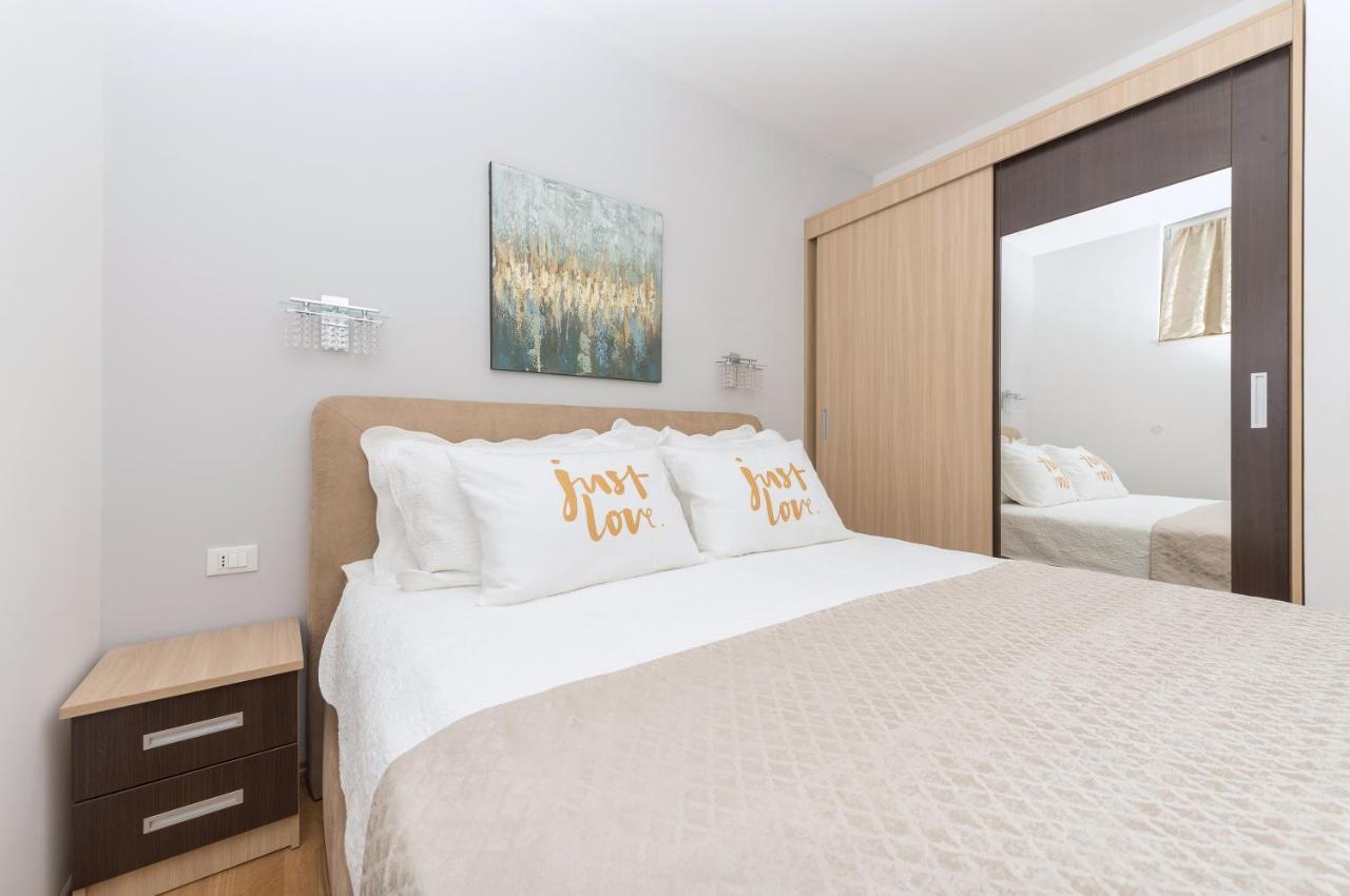 Long Apartment Макарська Екстер'єр фото