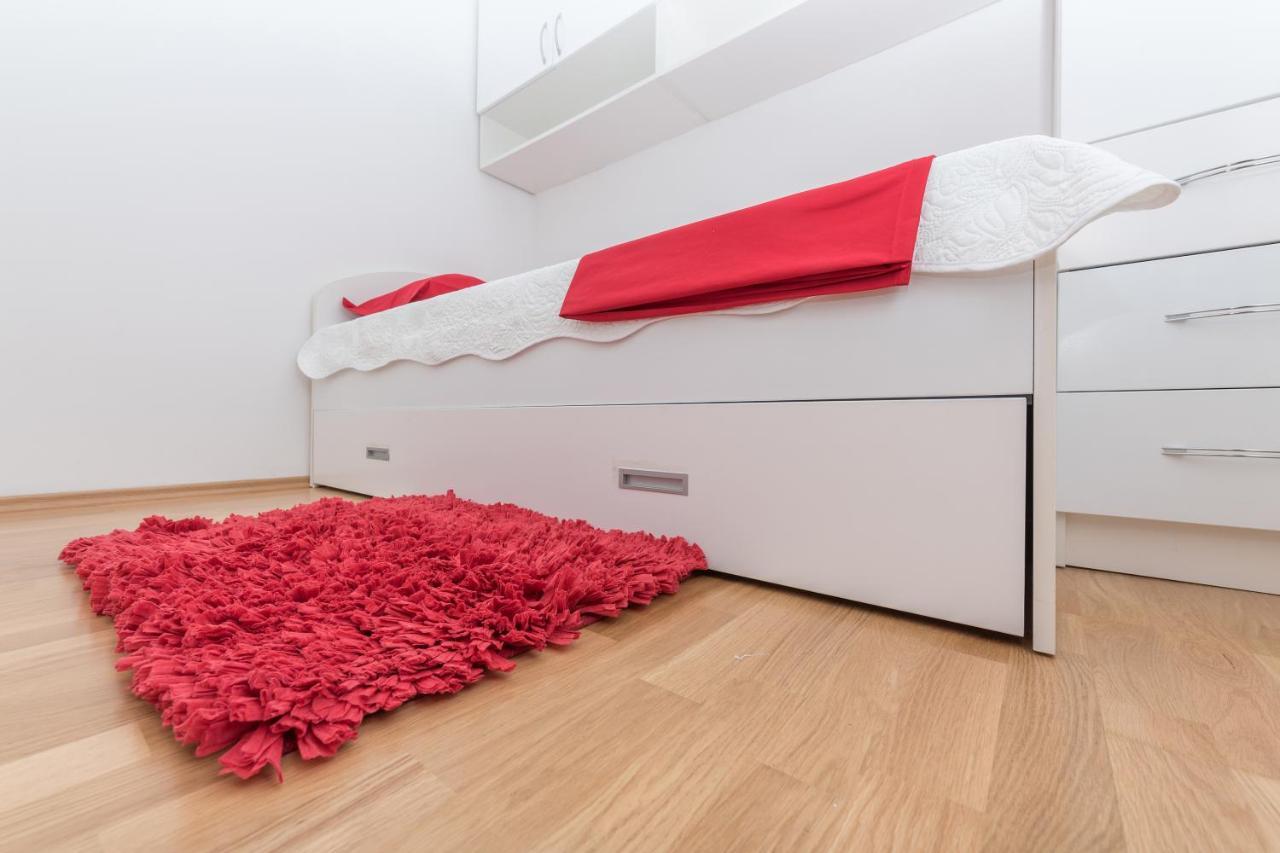Long Apartment Макарська Екстер'єр фото